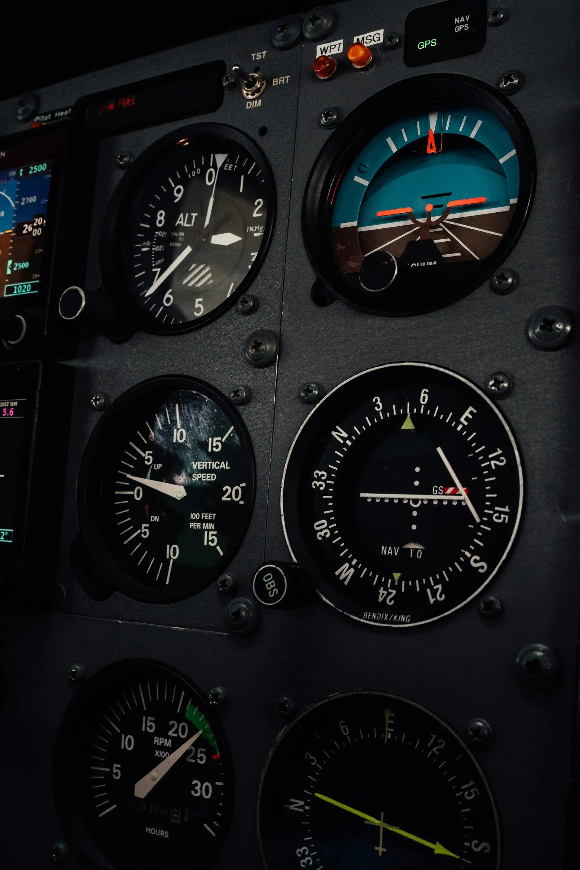 Elite Flight Training & Aircraft Management Cirrus airplane instrument panel