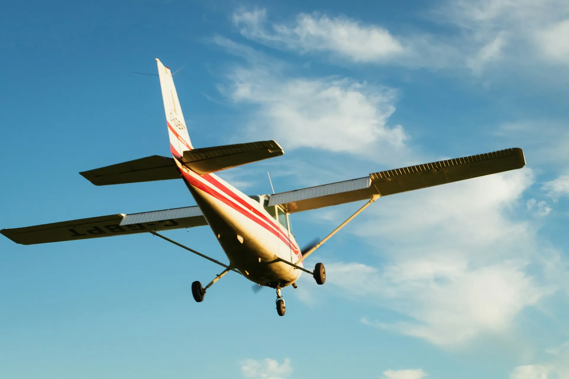 elite flight training student in the cockpit of a Cessna 172